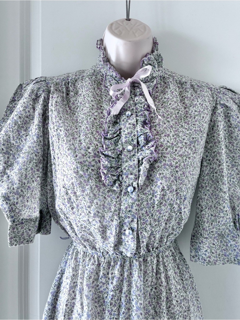 Vintage Cottagecore Dress floral purple puff shoulder lavender ruffle bow Girly
